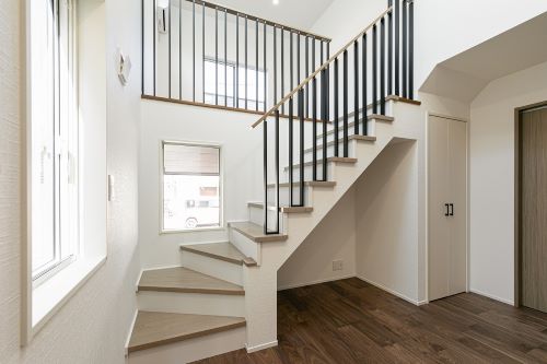 アルファプラス姫路支店 施工事例 階段